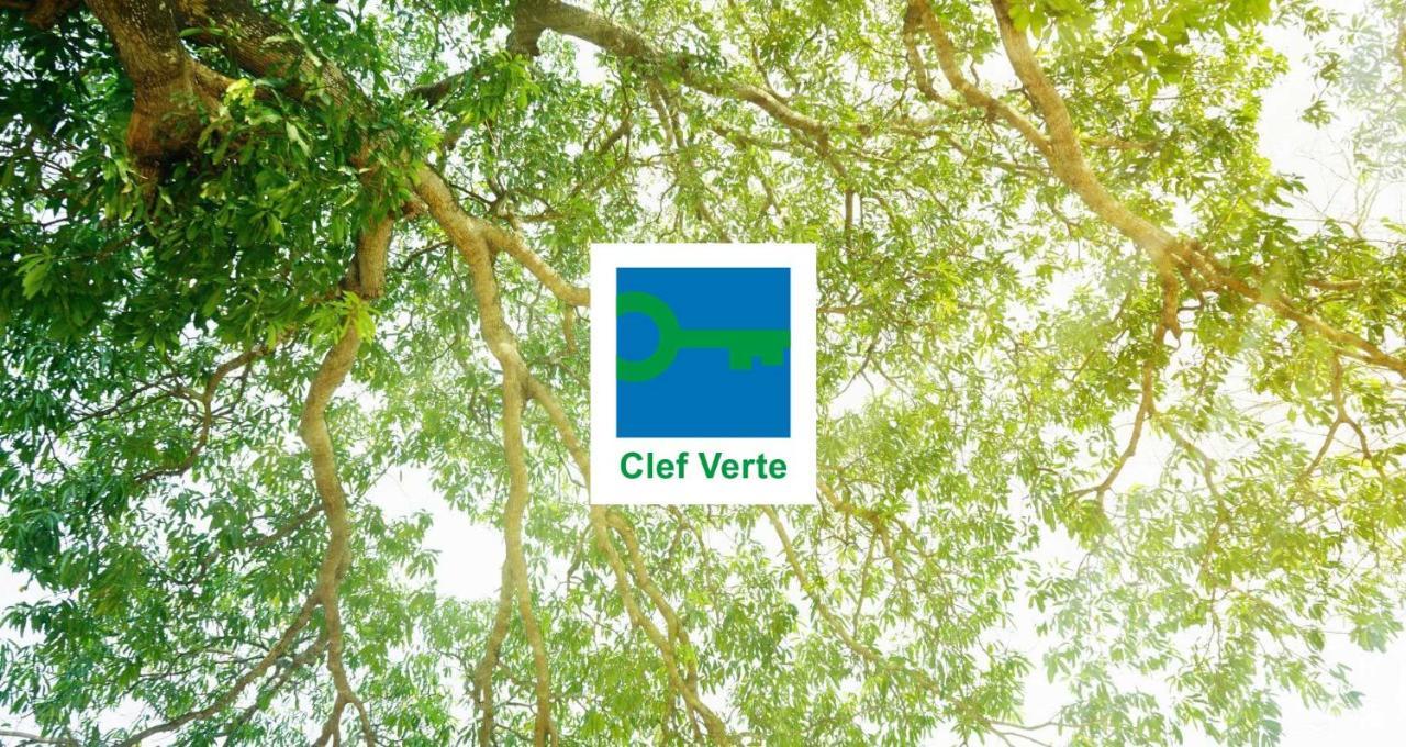 Auberge De Jeunesse Hi Genets Bagian luar foto