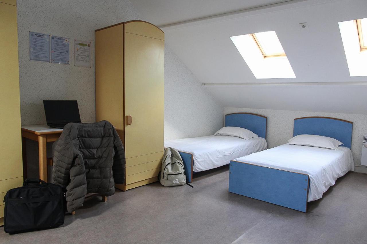 Auberge De Jeunesse Hi Genets Bagian luar foto