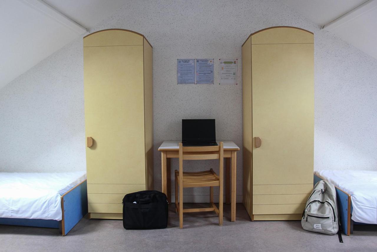 Auberge De Jeunesse Hi Genets Bagian luar foto