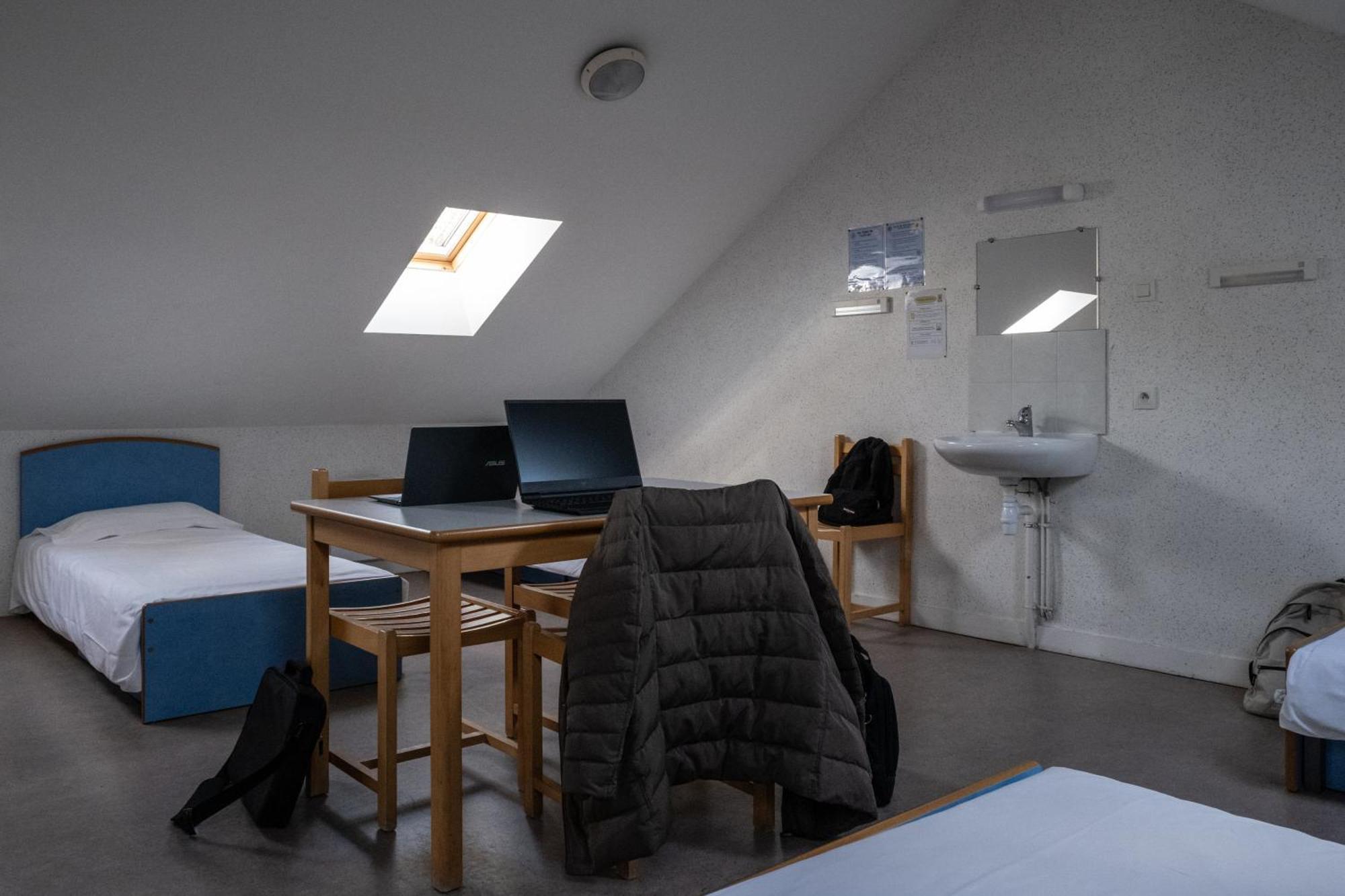 Auberge De Jeunesse Hi Genets Bagian luar foto
